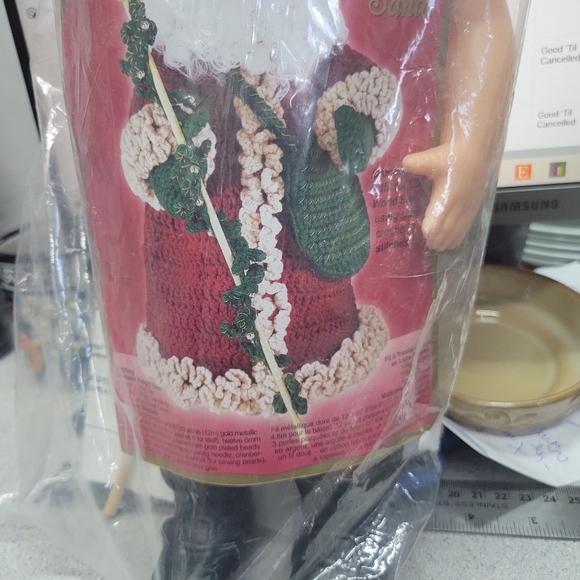 Vintage mistletoe 15" Santa kit crochet. - Picture 5 of 7